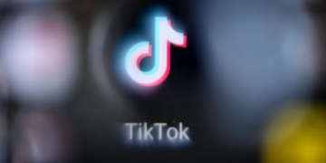 Китайская версия TikTok теперь включает рекламные ролики "Положи свой телефон" после правительственной проверки